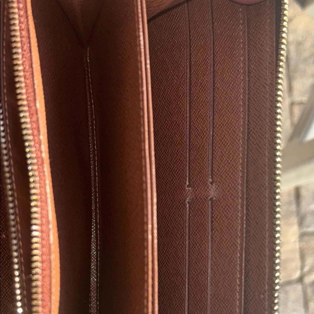 Louis Vuitton Zippy Wallet - Picture 7 of 11